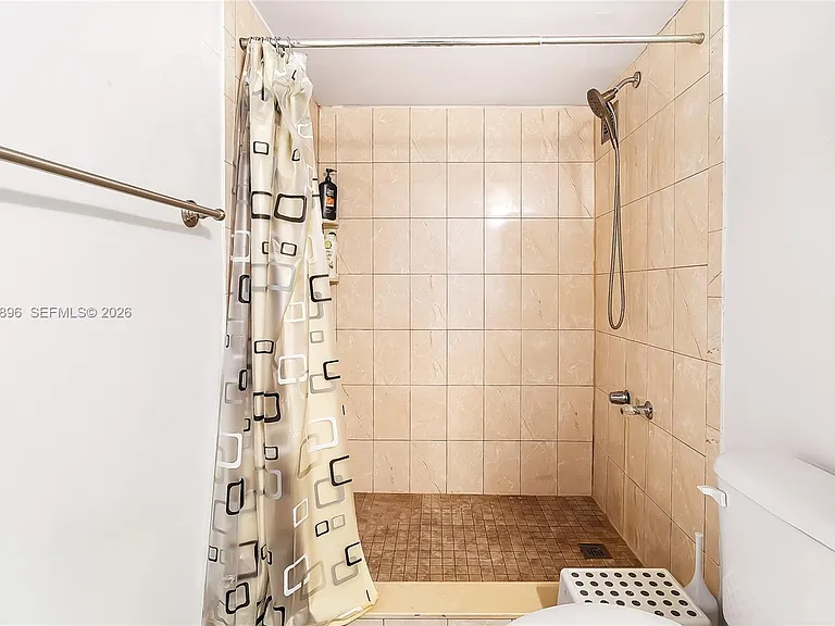800 Parkview Dr #901 — Photo 28
