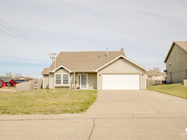 2718 Blaine Ct, Junction City, KS 66441