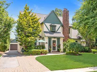 33 Nottingham Rd, Rockville Centre, NY 11570