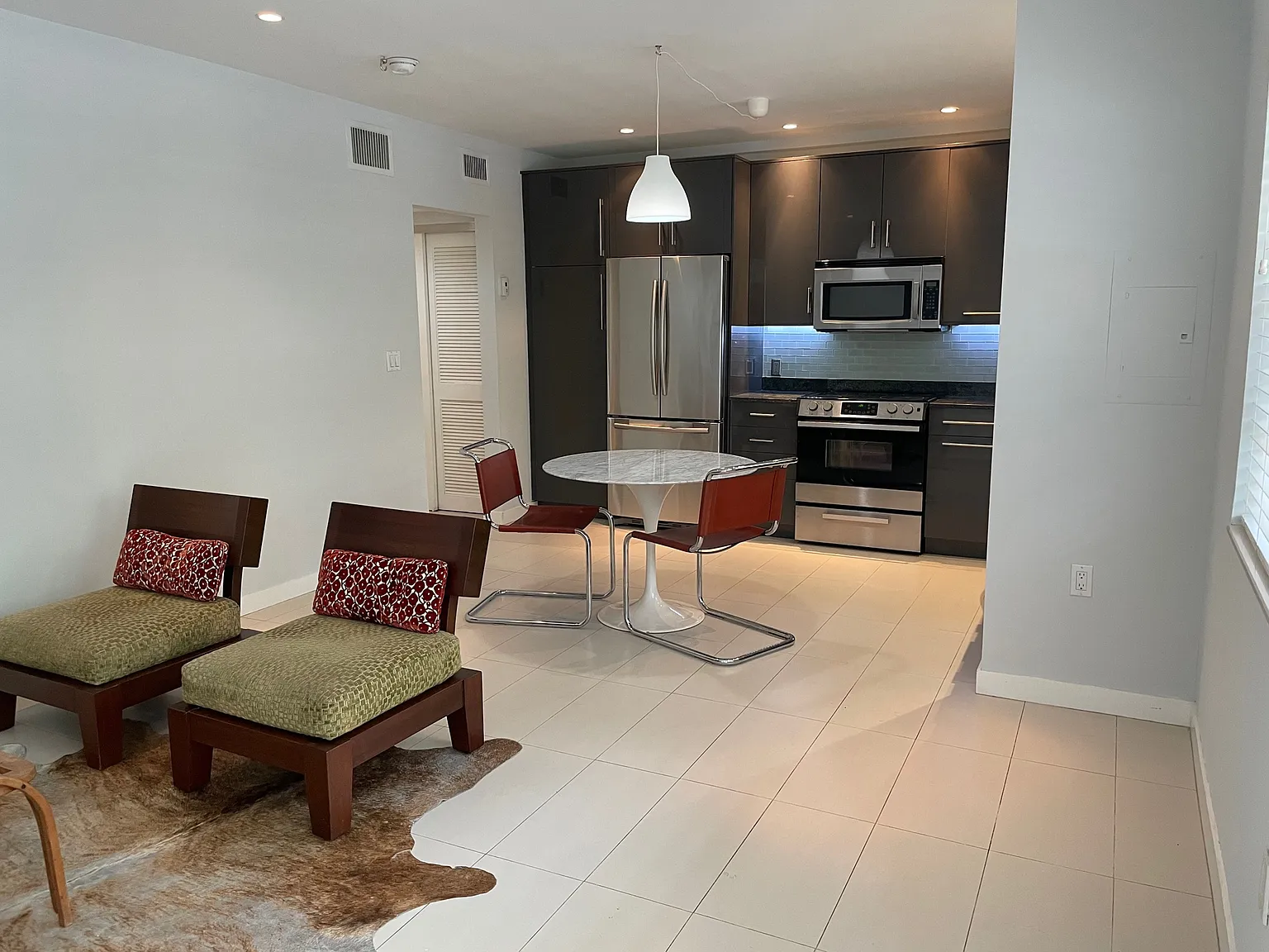 1 bed, 700 sqft, $1,800 — Photo 2