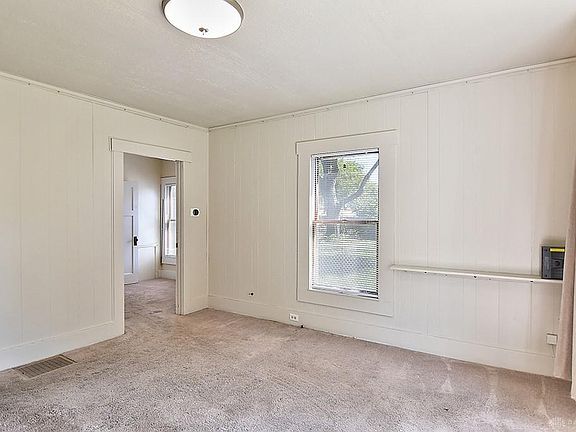 3rd image of 25 E Lowery Ave