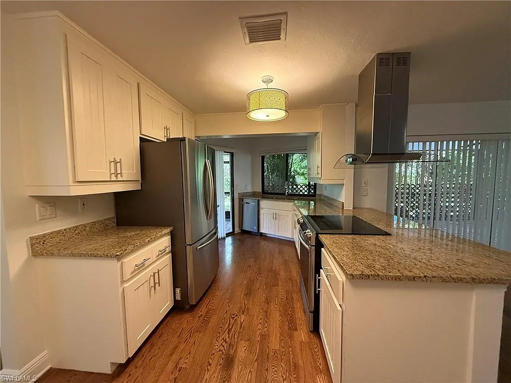 3 bed, 2.0 bath, 1826 sqft, $3,100 — Photo 3