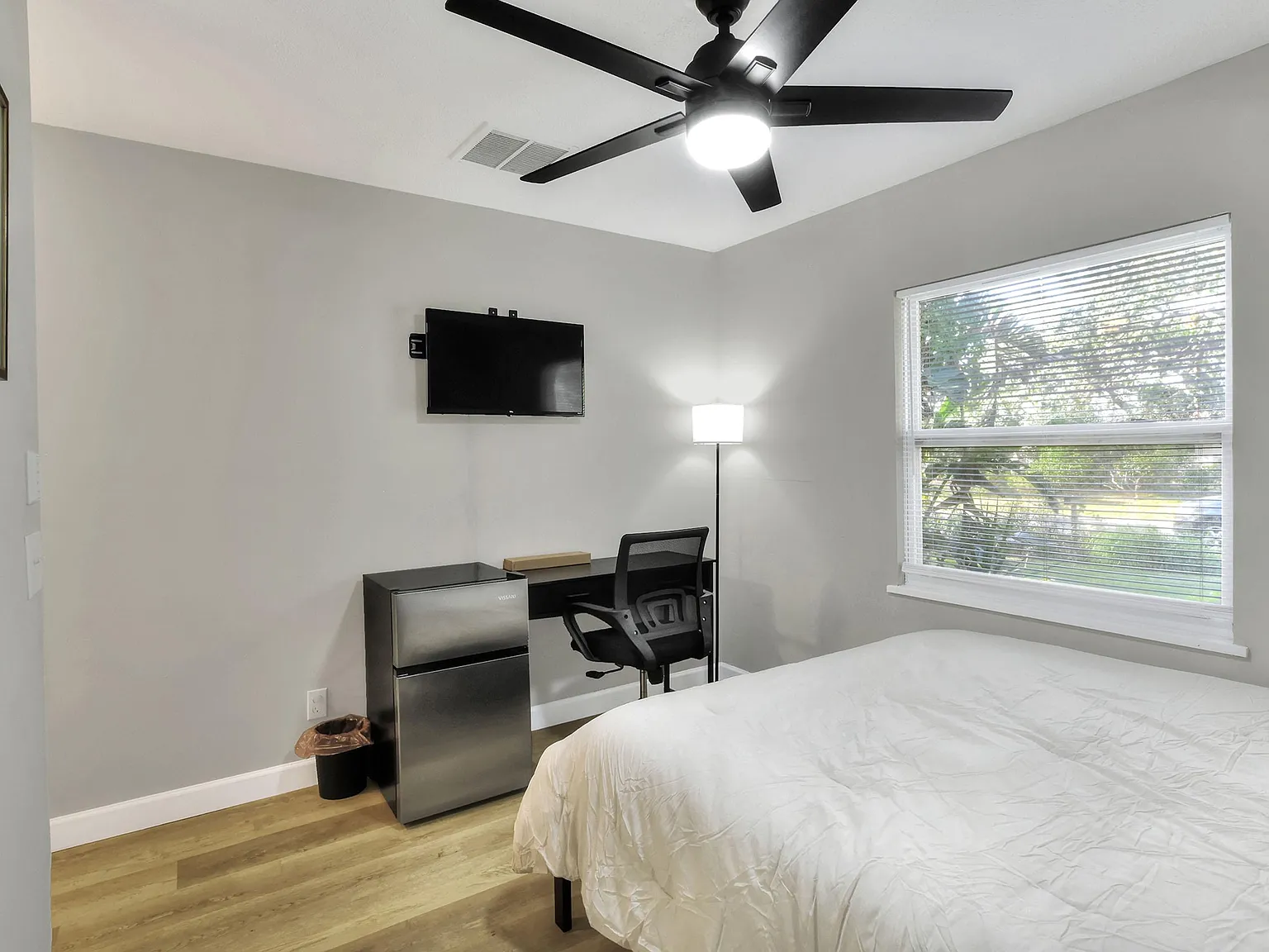 4 bed, 2.0 bath, 1800 sqft, $1,027 — Photo 3