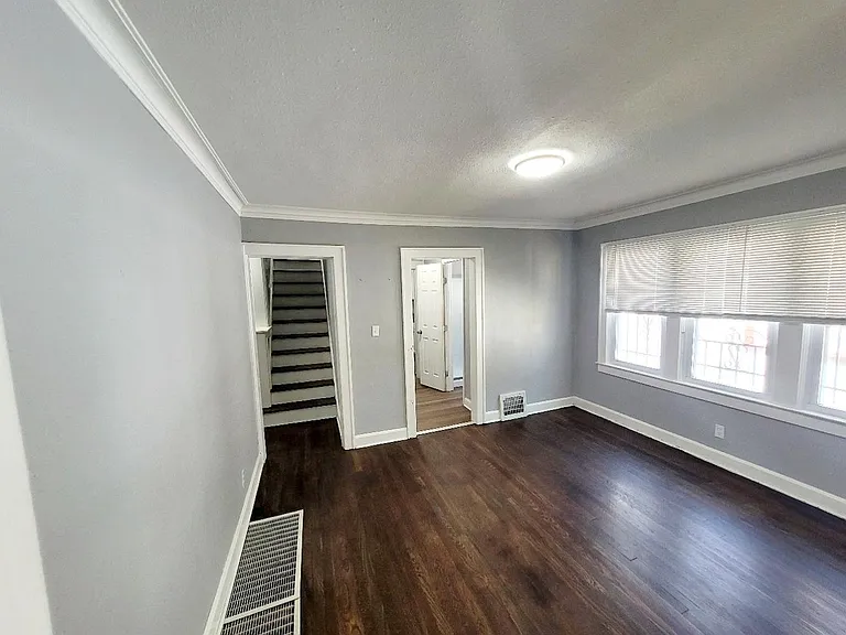 5248 Euclid Ave — Photo 9
