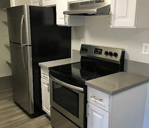 2nd image of 5807 Laurel Canyon Blvd #R3jyxu3n2