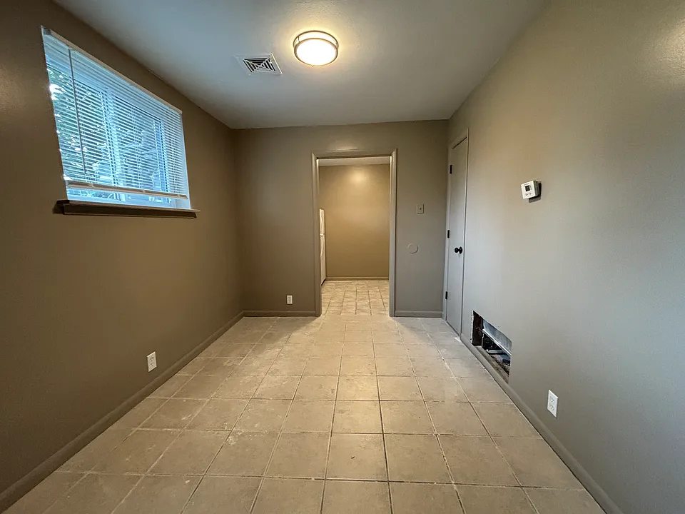 907 E 12th Ave #214