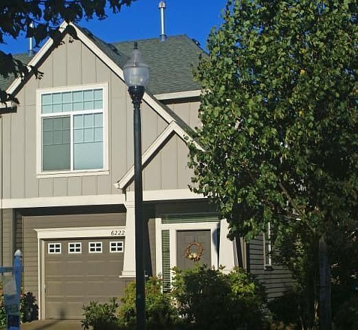 Light & Bright End Unit Town Home