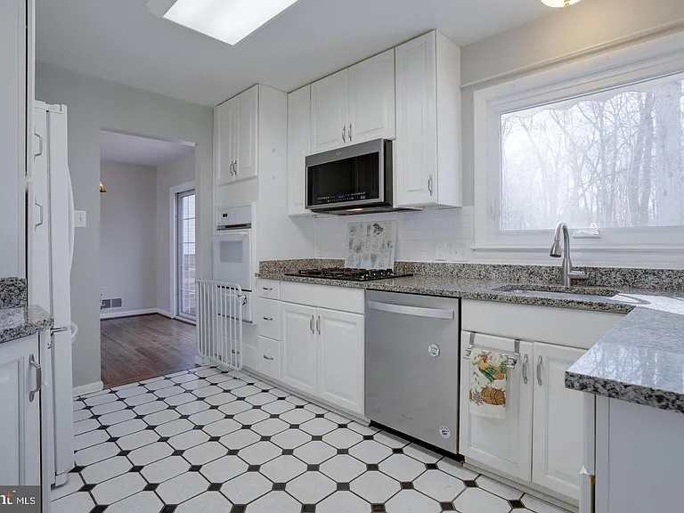 7117 Hadlow Ct — Photo 13