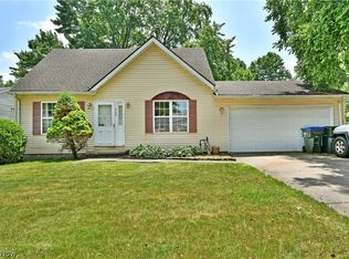 906 Elizabeth Ct, Cuyahoga Falls, OH 44221