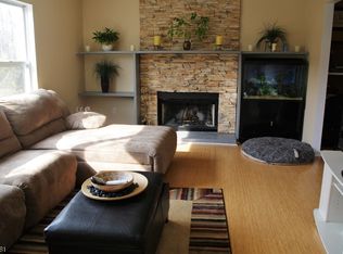 6 Windsor Dr, Newton, NJ 07860