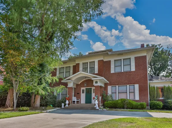 1118 S Lindsay St, Gainesville, TX 76240