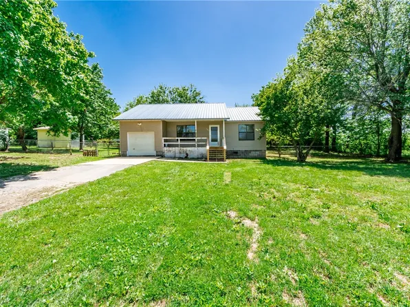 916 Hickory St, Washburn, MO 65772