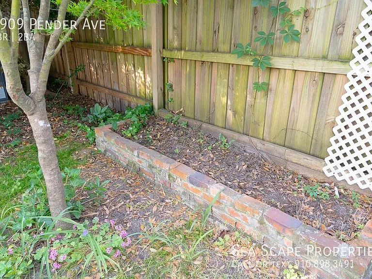 1909 Pender Ave — Photo 43