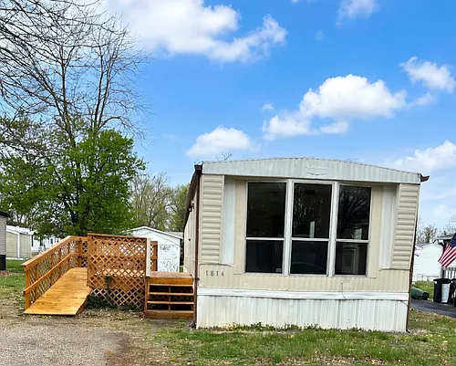 1814 Crestview Dr Photo 1