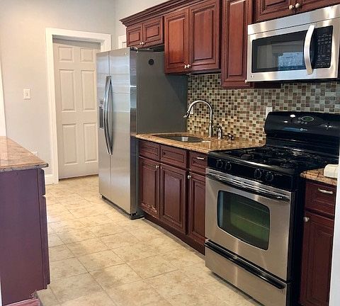 3rd image of 67A Gautier Ave #1