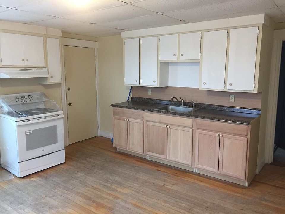 2nd image of 124 School St APT 4