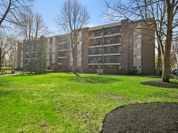 66 Main St APT 46A, Stoneham, MA 02180