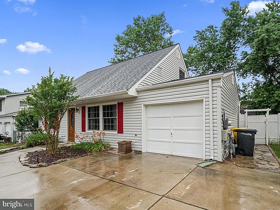 3rd image of 7896 N Cartier Ct