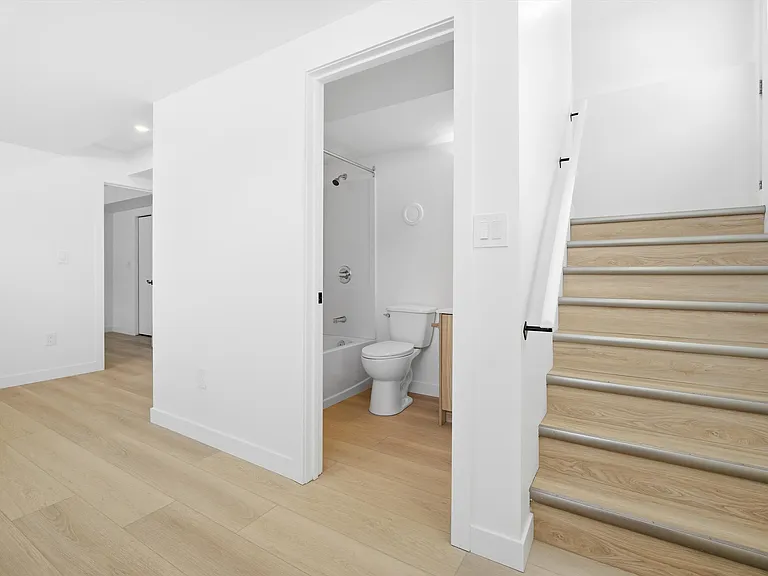 2 Villeneuve Blvd — Photo 12