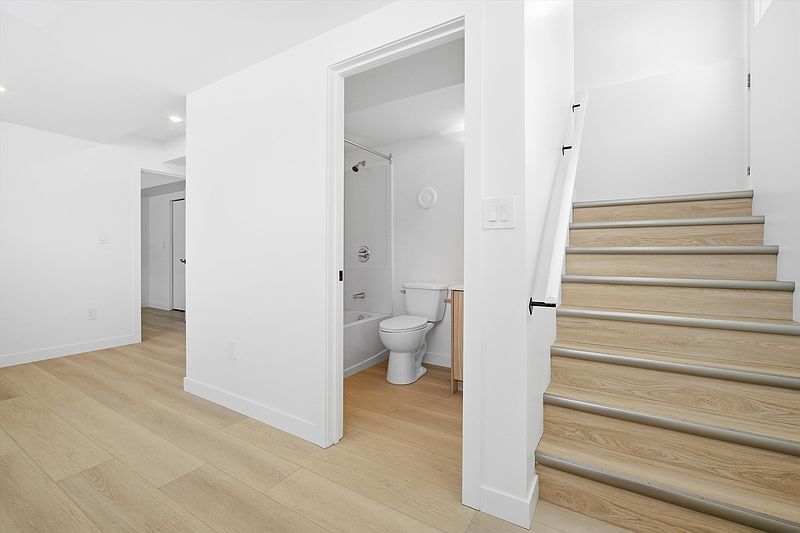 Winnipeg Apartment for rent - 3 Bedrooms — photo 11