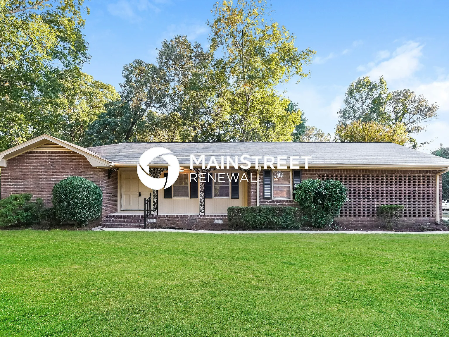 1369 White Oak St SE — Photo 1