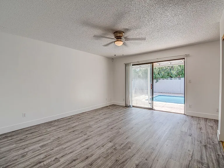 5461 Palmyra Ave — Photo 36
