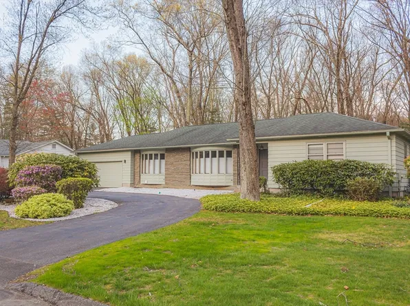 189 Academy Dr, Longmeadow, MA 01106