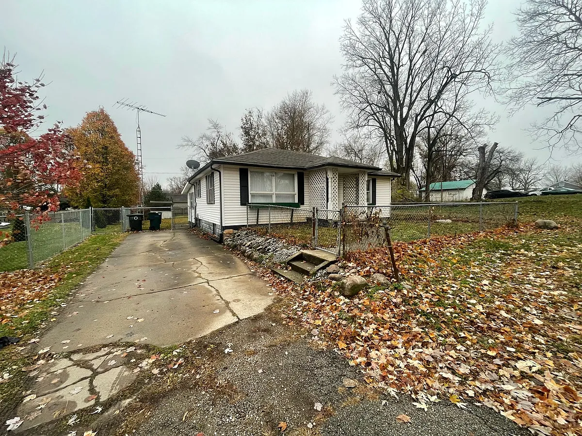 Building Photo - 1627 E Princeton Ave