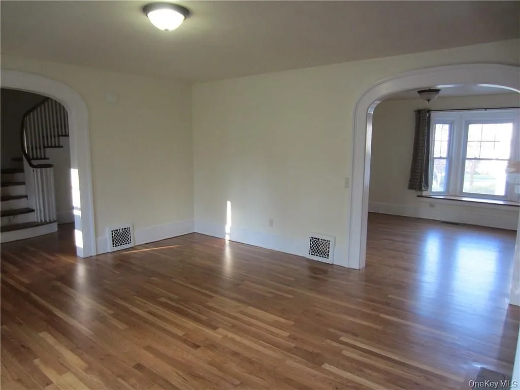 Building Photo - 212 S Cherry St #2