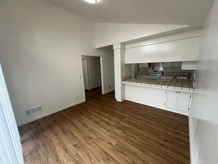 547 De Leon Dr — Photo 6