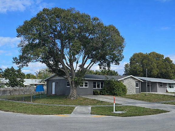 3rd image of 3265 Capri Road