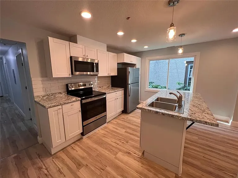 910 Oliver Ave N #5 — Photo 8