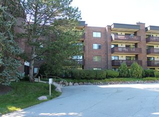 690 Chandler Rd APT 108, Gurnee, IL 60031