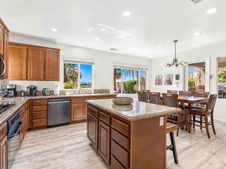 Del Lago Ct — Photo 60