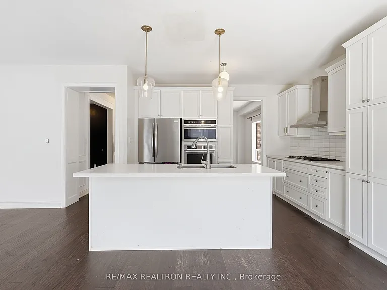 214 Irwin St — Photo 12