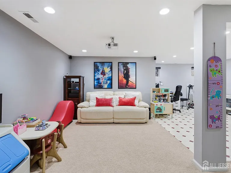 3 Dorchester Dr — Photo 32