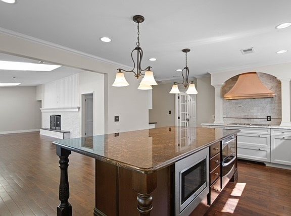 5th image of 5799 Blandford Ct