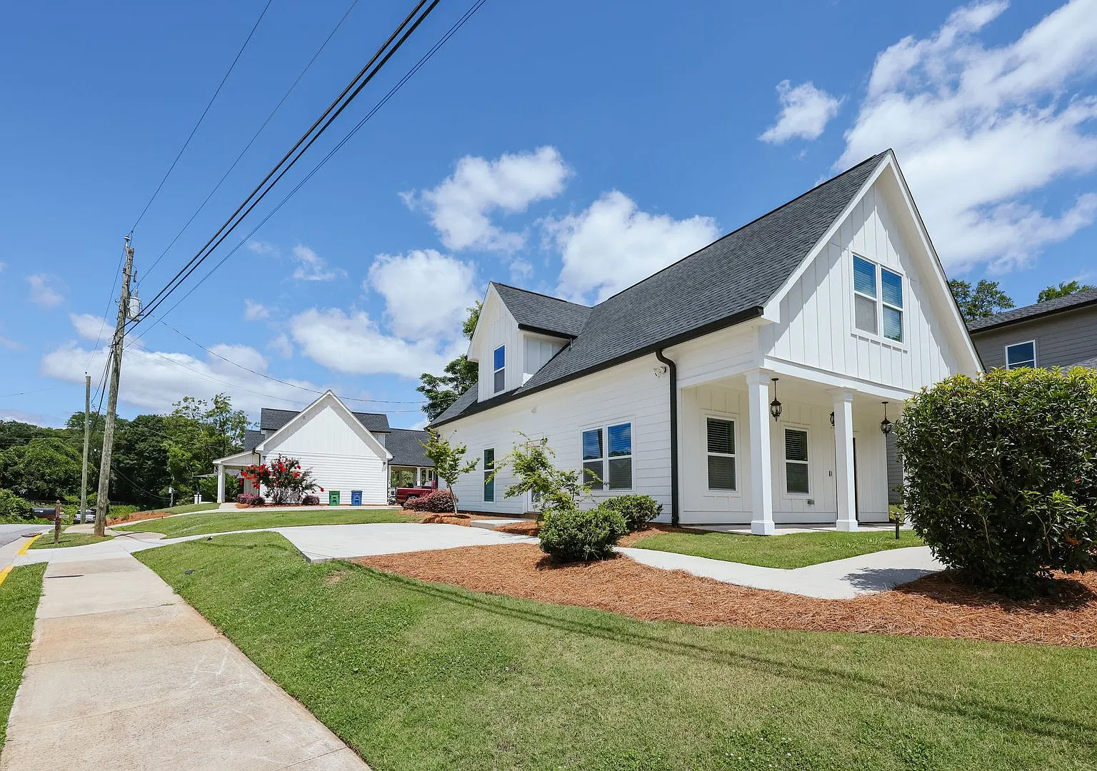 Awesome House By the Firefly Trail — Photo 4