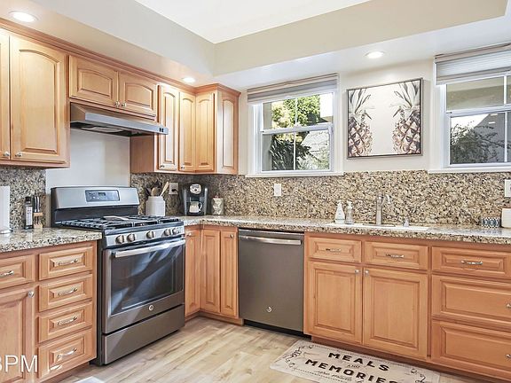 3rd image of 2341 Canyon Dr
