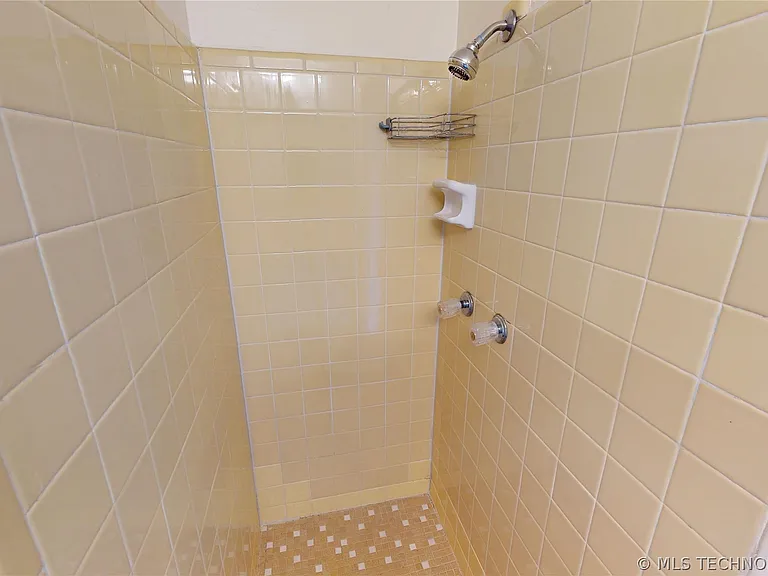 6345 S Madison Pl — Photo 10