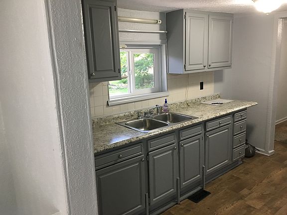 4th image of 315 E Pace Ave
