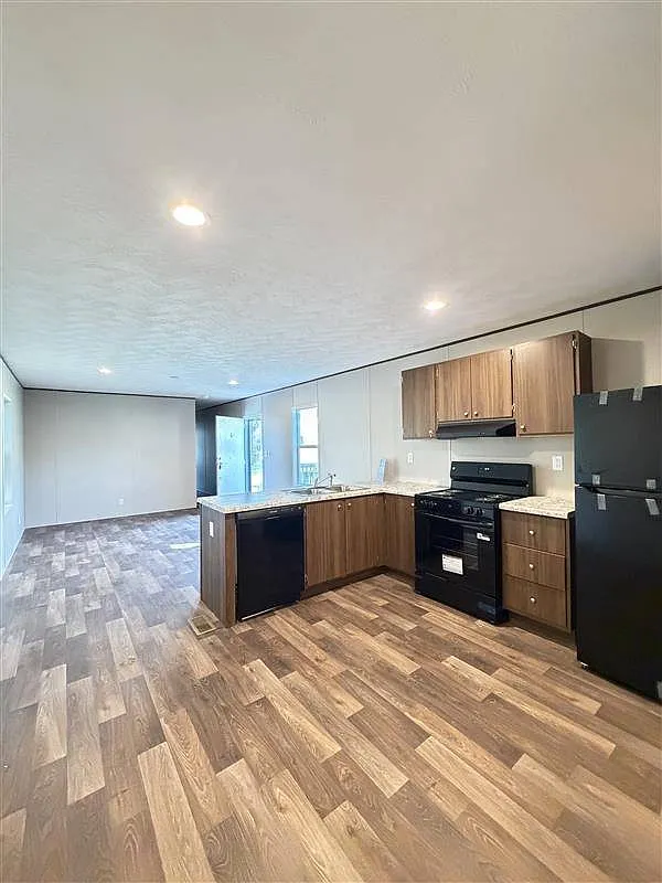 3 bed, 2.0 bath, 924 sqft, $1,600 — Photo 4