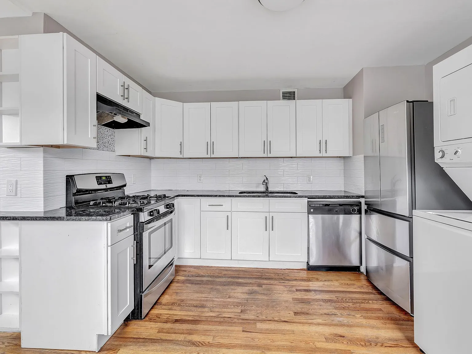 2 bed, $1,525 — Photo 1
