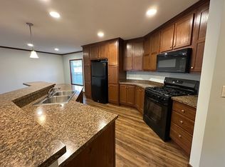 29302 Meadow Ln #104, Rockwood, MI 48173