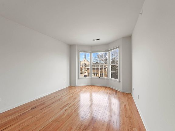 4th image of 1700 Hinman Ave APT 2A