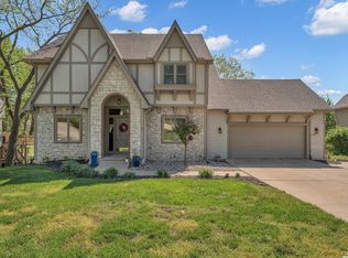 1116 Oak Tree Dr, Lawrence, KS 66049