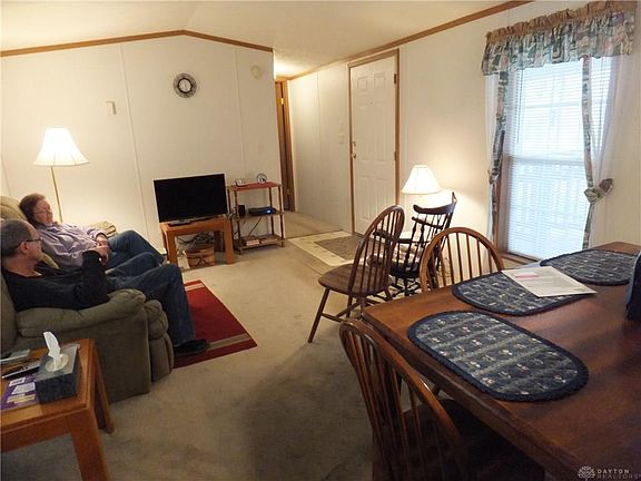 4th image of 27 Palace Dr