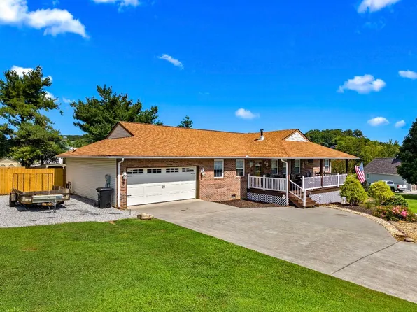 1614 Sams Dr, Dandridge, TN 37725