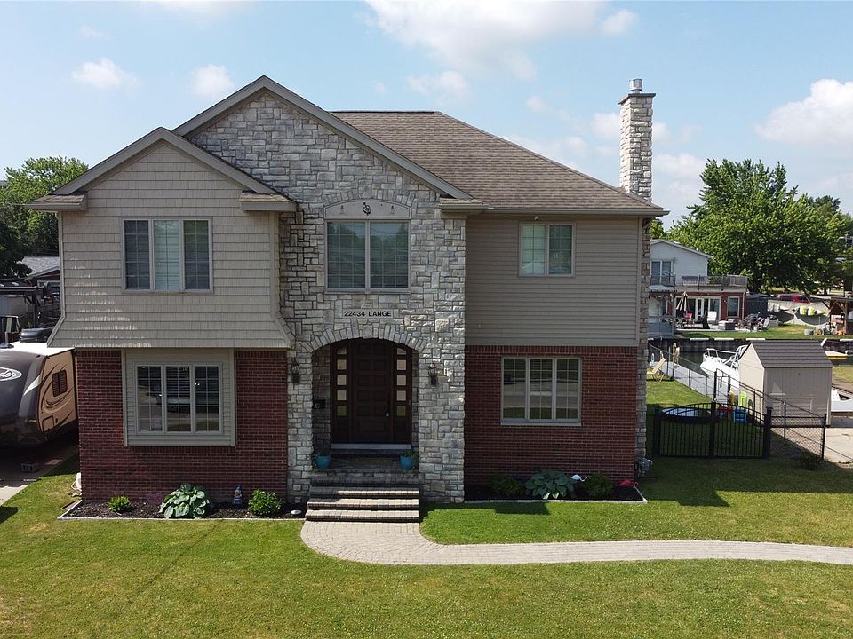 1st image of 22434 Lange St