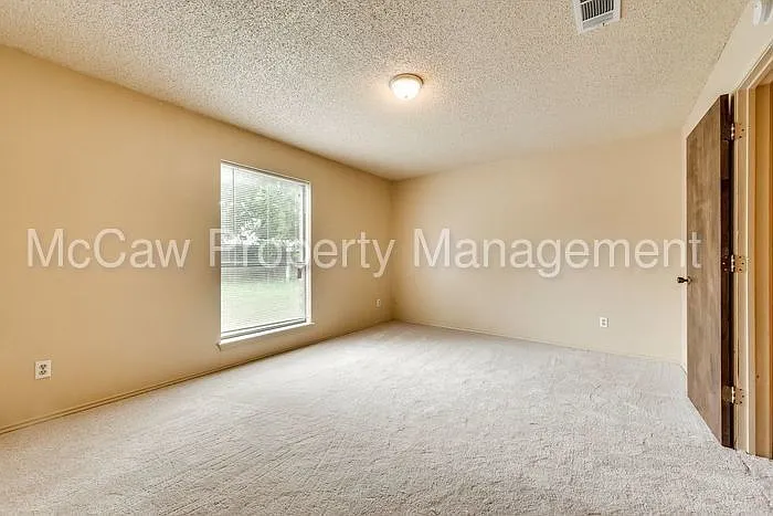 2913 Green Ridge St — Photo 7
